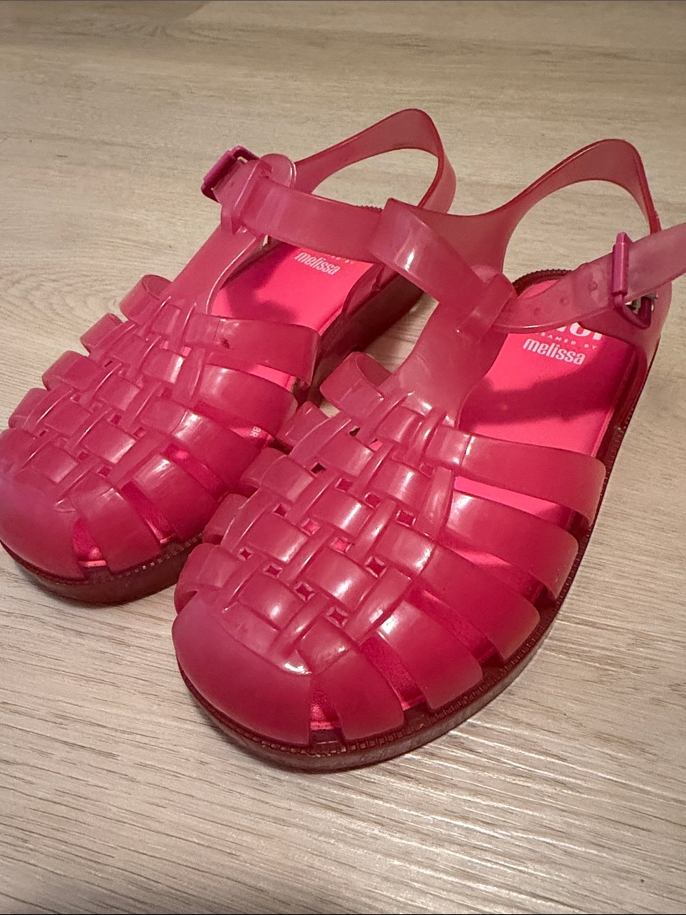 EUC hot pink mini Melissa possession jellies girls size 12. Small scuff-see pics